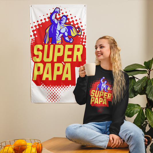 Jeune femme portant un Sweat unisexe noir  "Super Papa" avec design de super-héros rétro